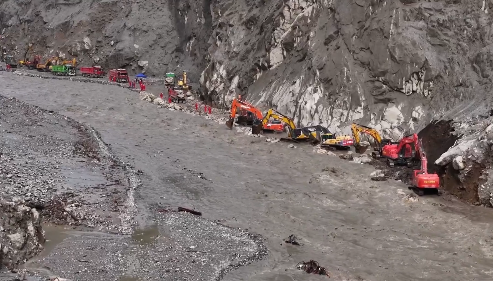 चीनतर्फ यसरी हुँदैछ खोज तथा उद्धार कार्य